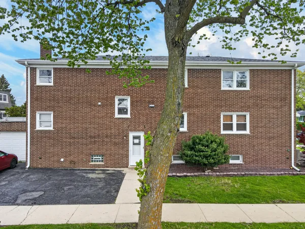 $629,900 | 4420 Vernon Avenue, Brookfield, IL 60513