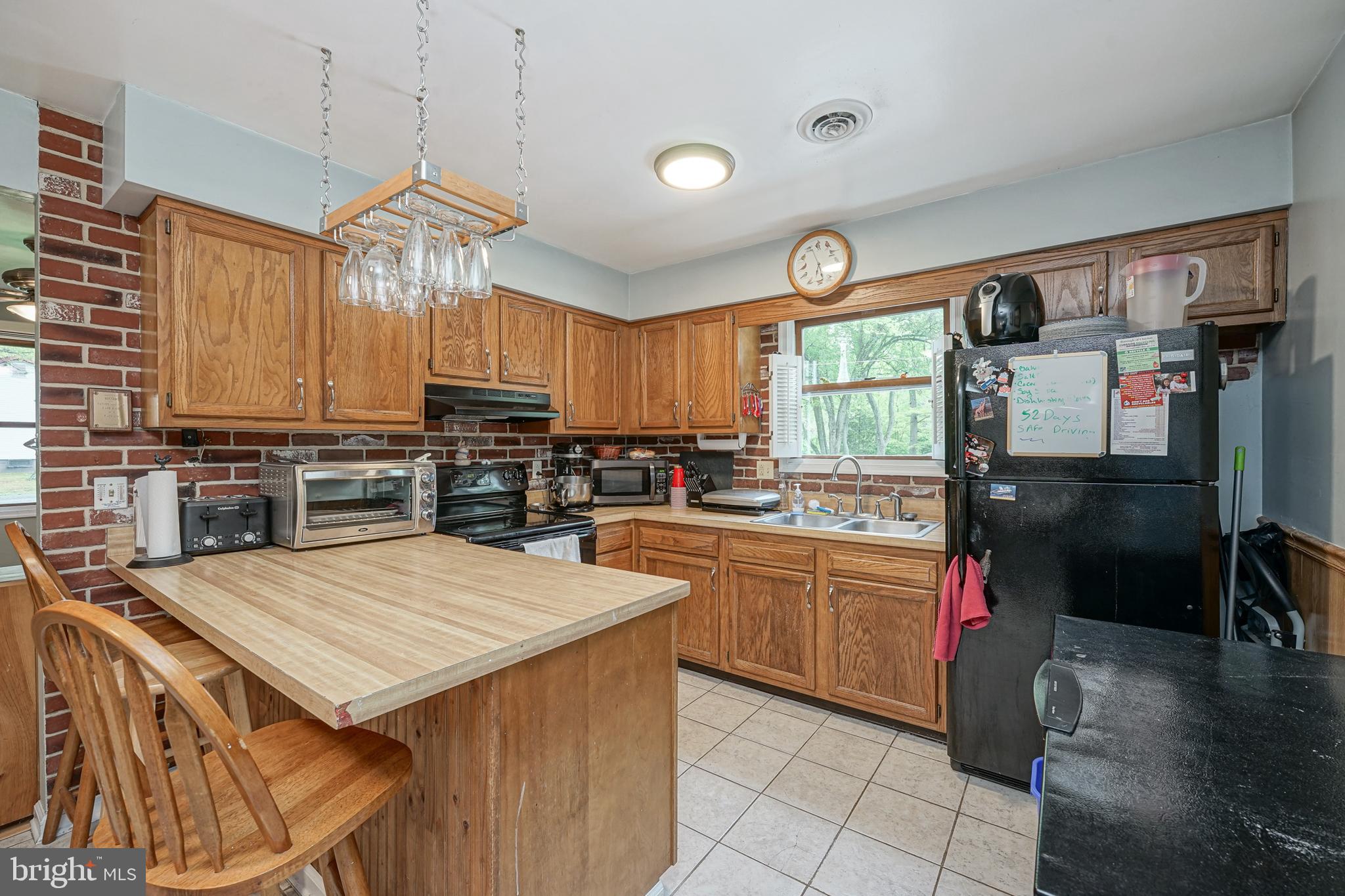 121 Oak Road Williamstown, NJ 08094 - Photo 7 of 25 Kitchen w/Brick Backsplash