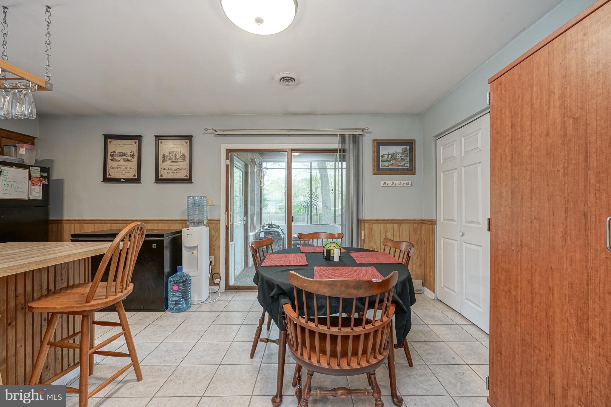 121 Oak Road Williamstown, NJ 08094 - Photo 10 of 25 Eat-in Kitchen w/Sliding Glass Doors to Porch