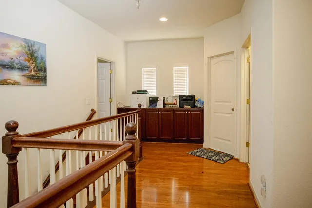 a view of an entryway with workspace