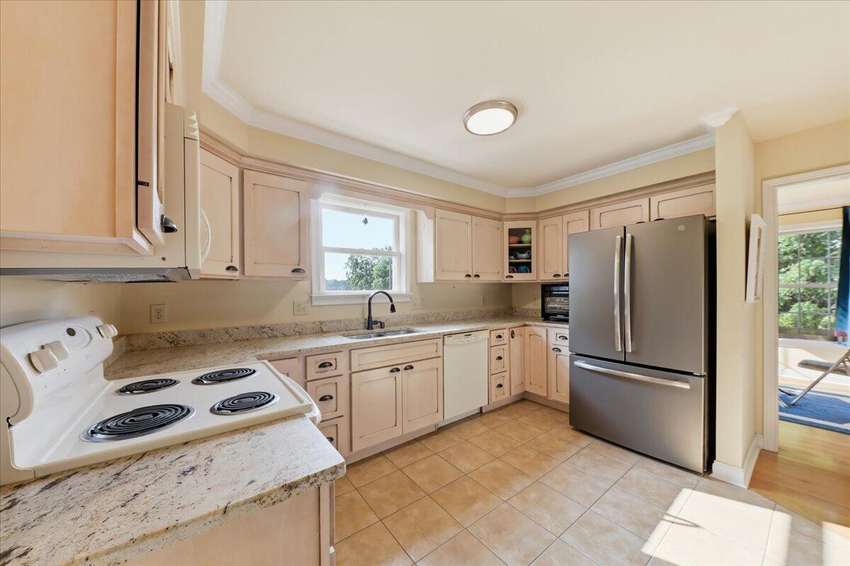 8296 Kelly Road Burlington, KY 41005 - Photo 16 of 43 23-Kitchen