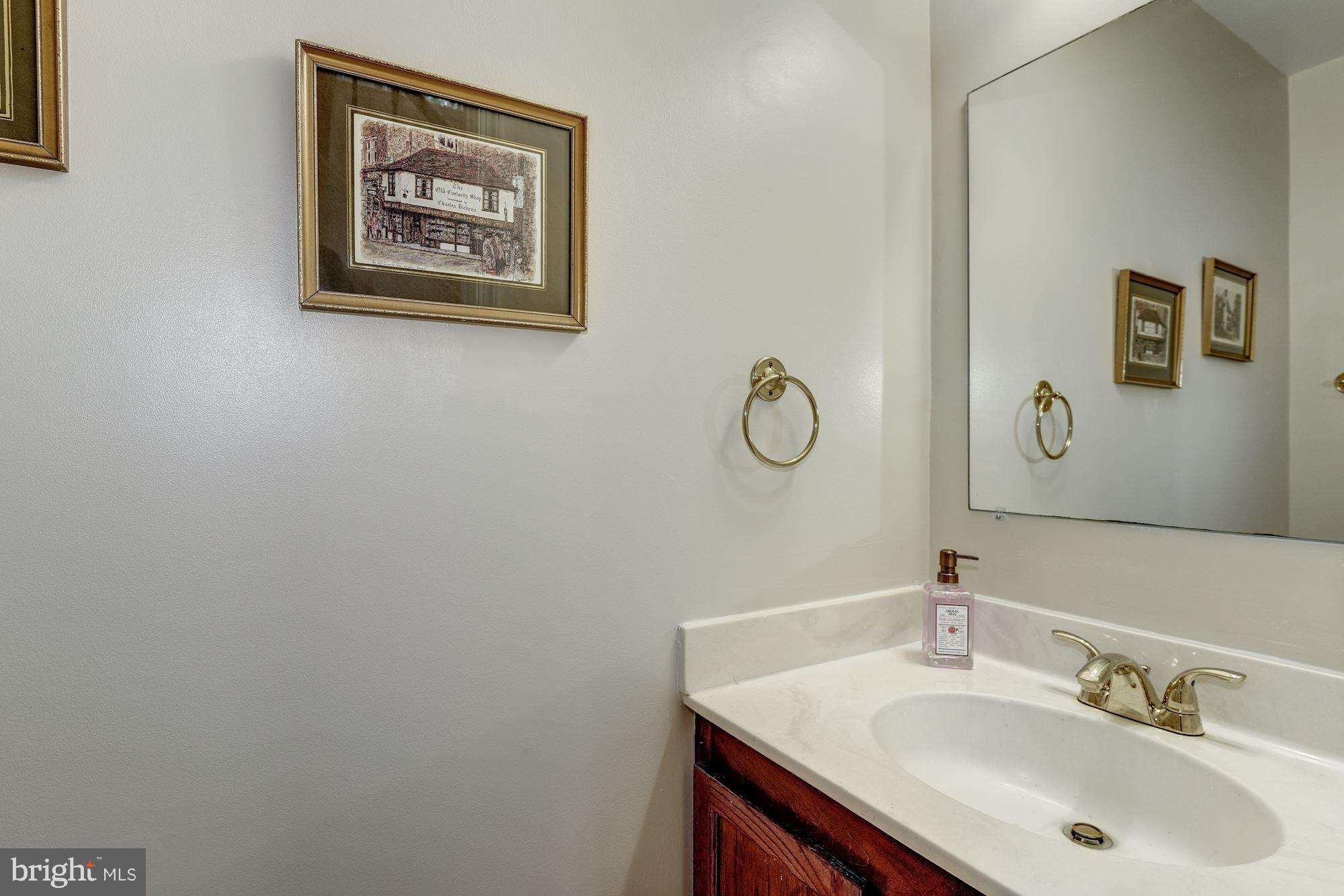 11943 Sentinel Point Court Reston, VA 20191 - Photo 12 of 27 Powder Room