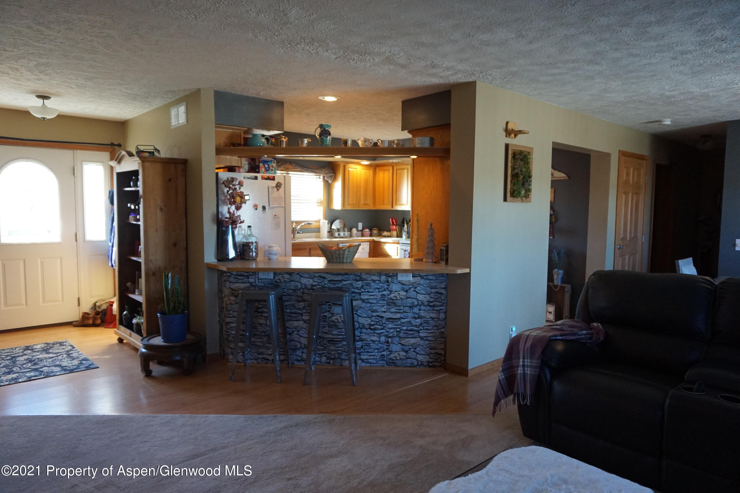 1350 Sage Ridge Road Meeker, CO 81641 - Photo 11 of 28 Kitchen Bar