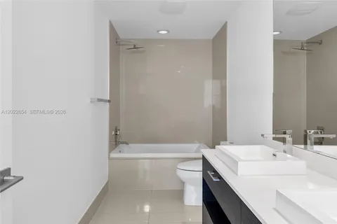 $595,000 | 45 Southwest 9th Street, Unit 3502, Miami, FL 33130