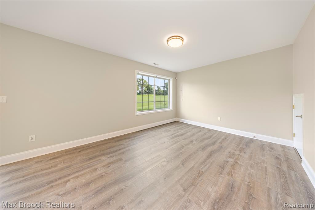 315 Oak Ridge Drive Pontiac, MI 48341 - Photo 18 of 26