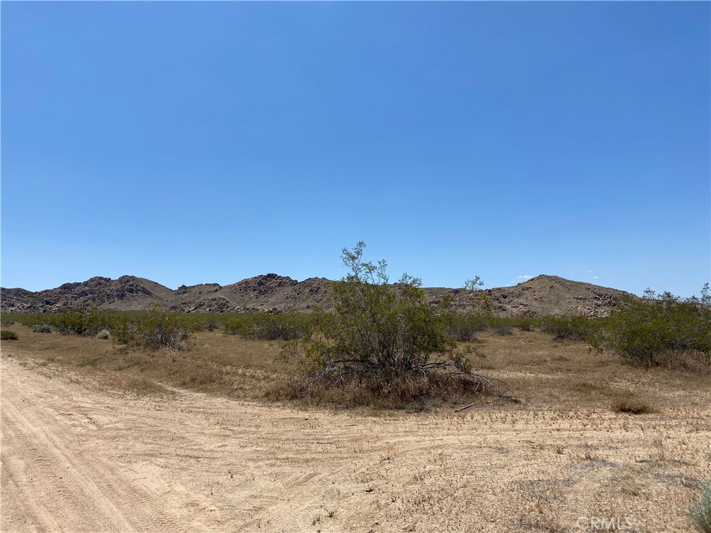 19299 Via Vista Apple Valley, CA 92307 - Photo 4 of 7