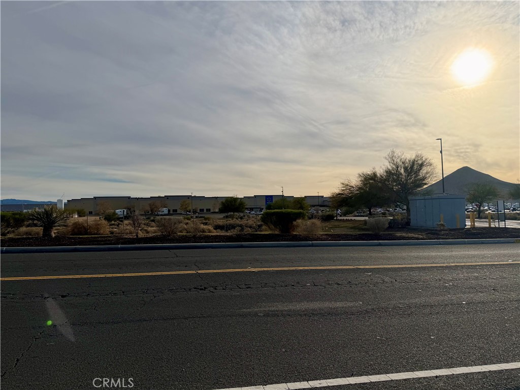 19299 Via Vista Apple Valley, CA 92307 - Photo 6 of 7