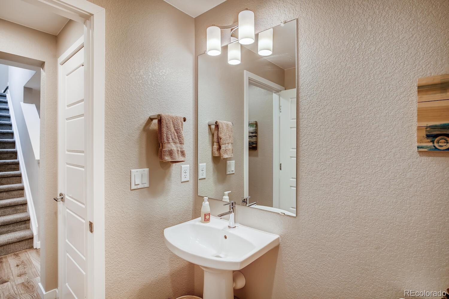8952 Southurst Street Highlands Ranch, CO 80129 - Photo 18 of 39 Gallery Image 18
