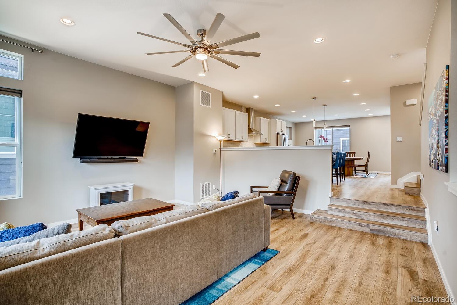 8952 Southurst Street Highlands Ranch, CO 80129 - Photo 5 of 39 Gallery Image 5