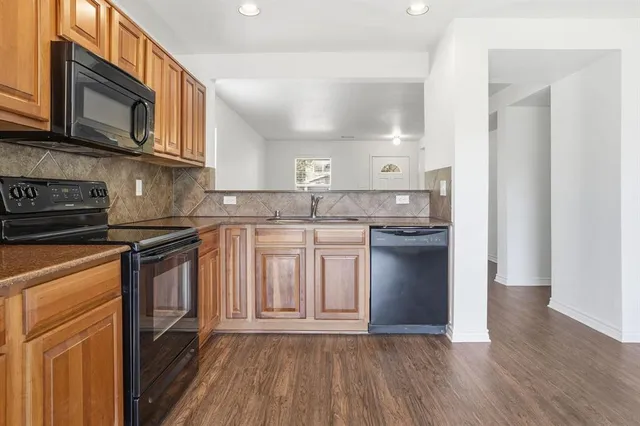 $359,900 | 6905 Planters Row Drive, McKinney, TX 75070