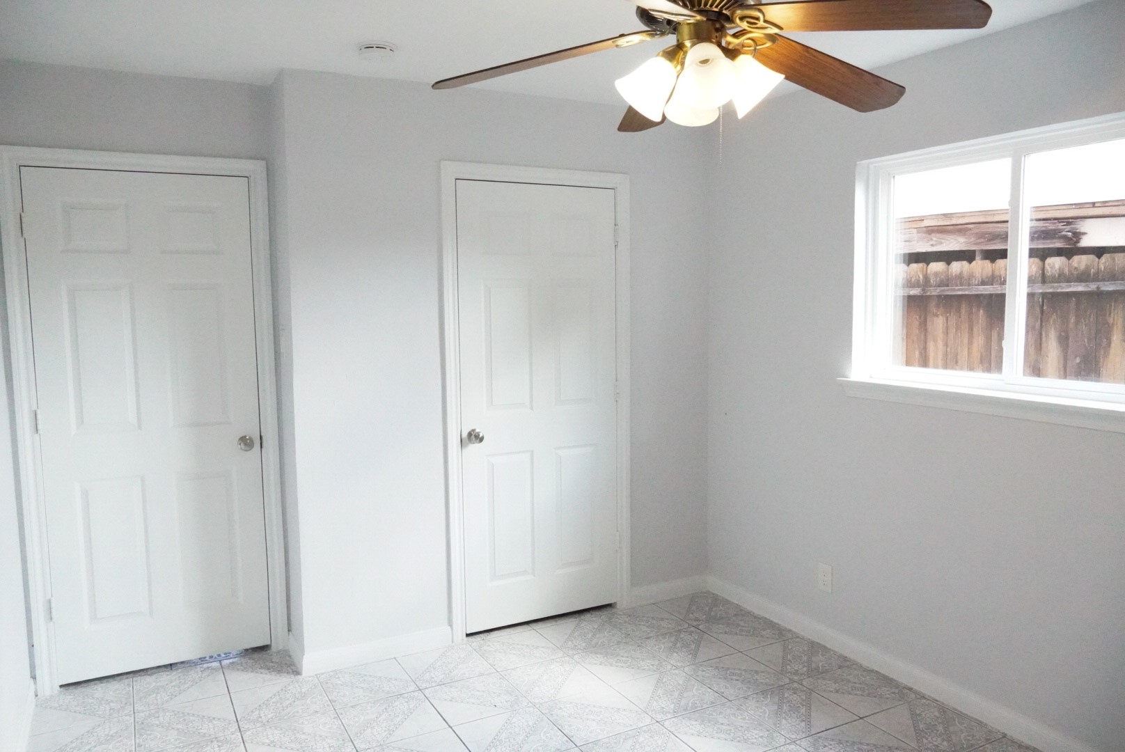 1203 Mooney Road Houston, TX 77037 - Photo 13 of 17 2nd bedroom