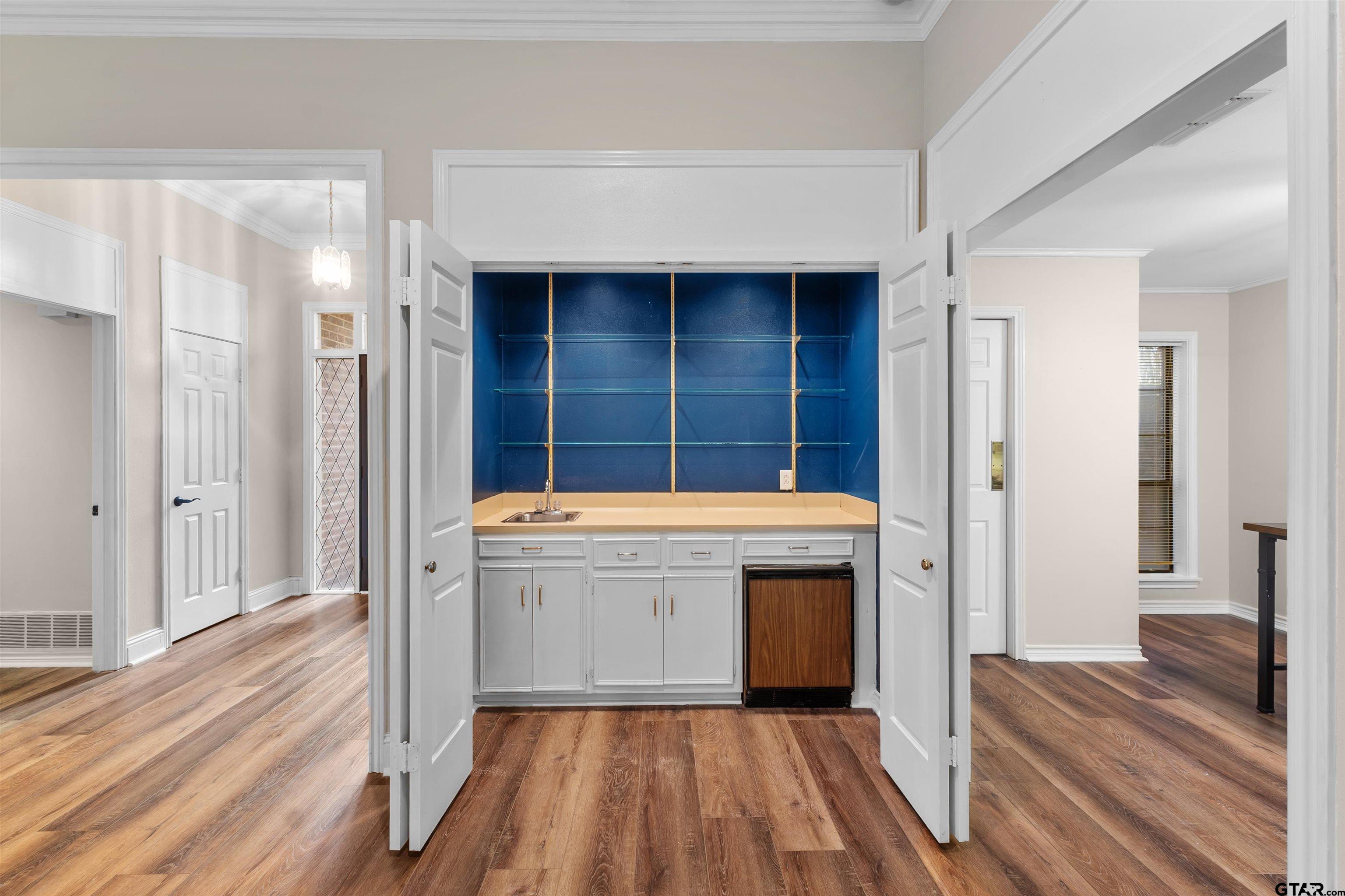 509 Buckingham Place Tyler, TX 75701 - Photo 7 of 35 a view of utility room with washer and dryer