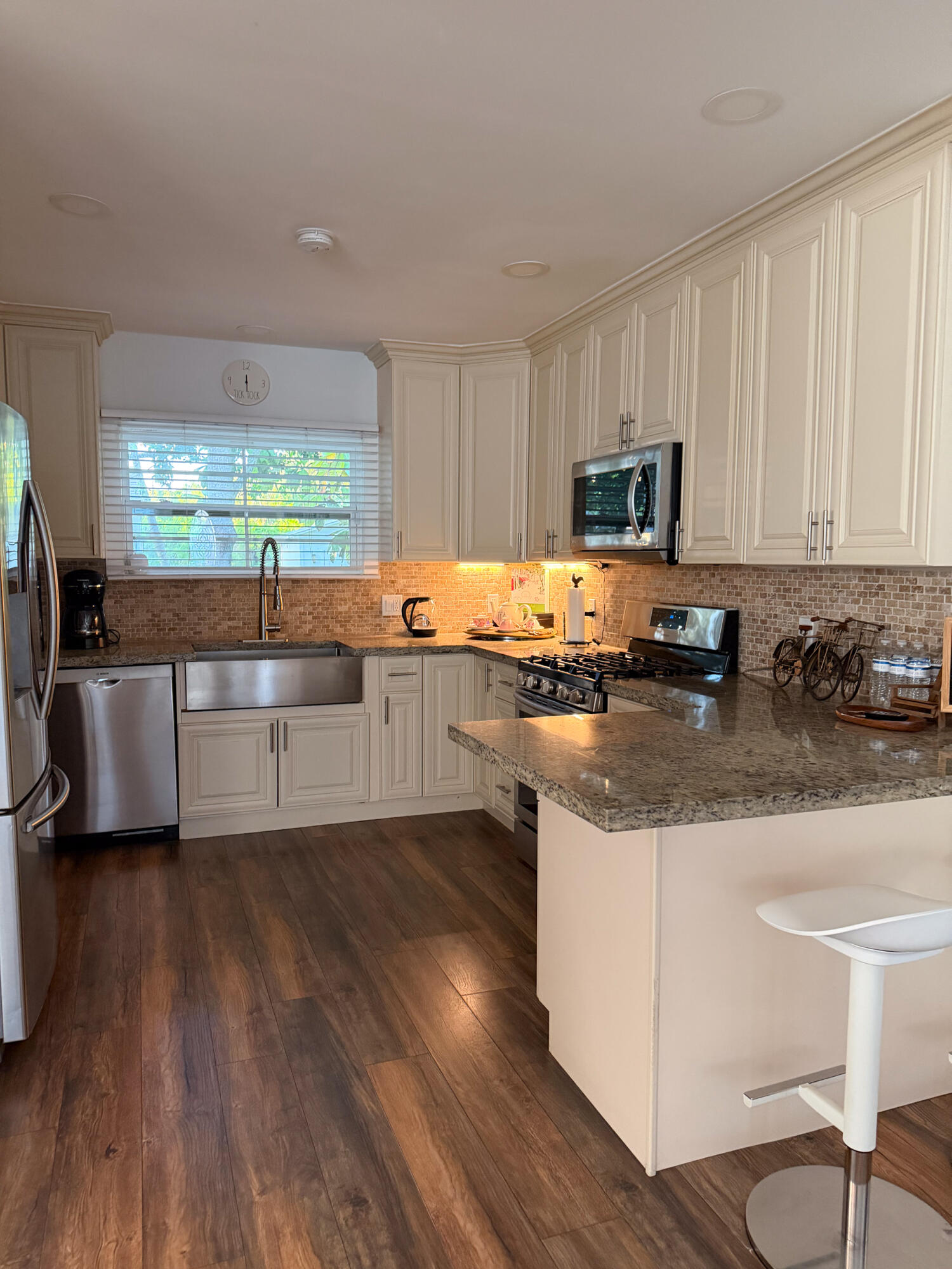 521 Hampton Road West Palm Beach, FL 33405 - Photo 8 of 28 hampton-8279
