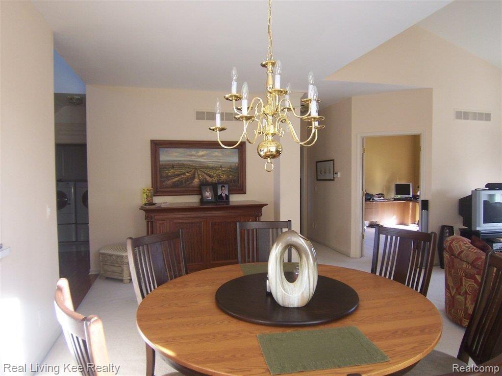 1669 Maple Creek Court, Unit 100 Rochester, MI 48306 - Photo 11 of 25 Dining