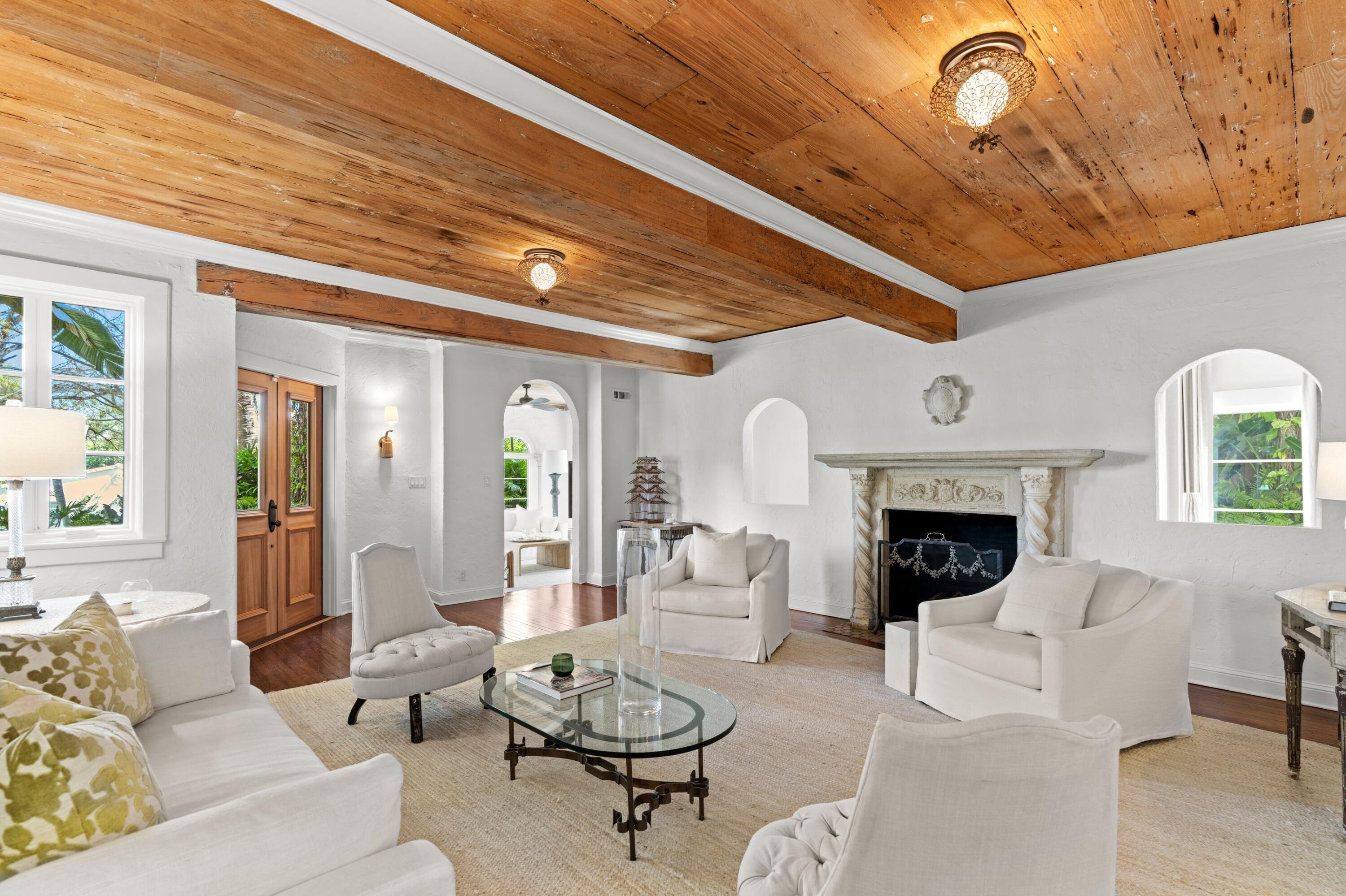 746 Upland Road West Palm Beach, FL 33401 - Photo 4 of 43 DSC02120.jpg-SMALL
