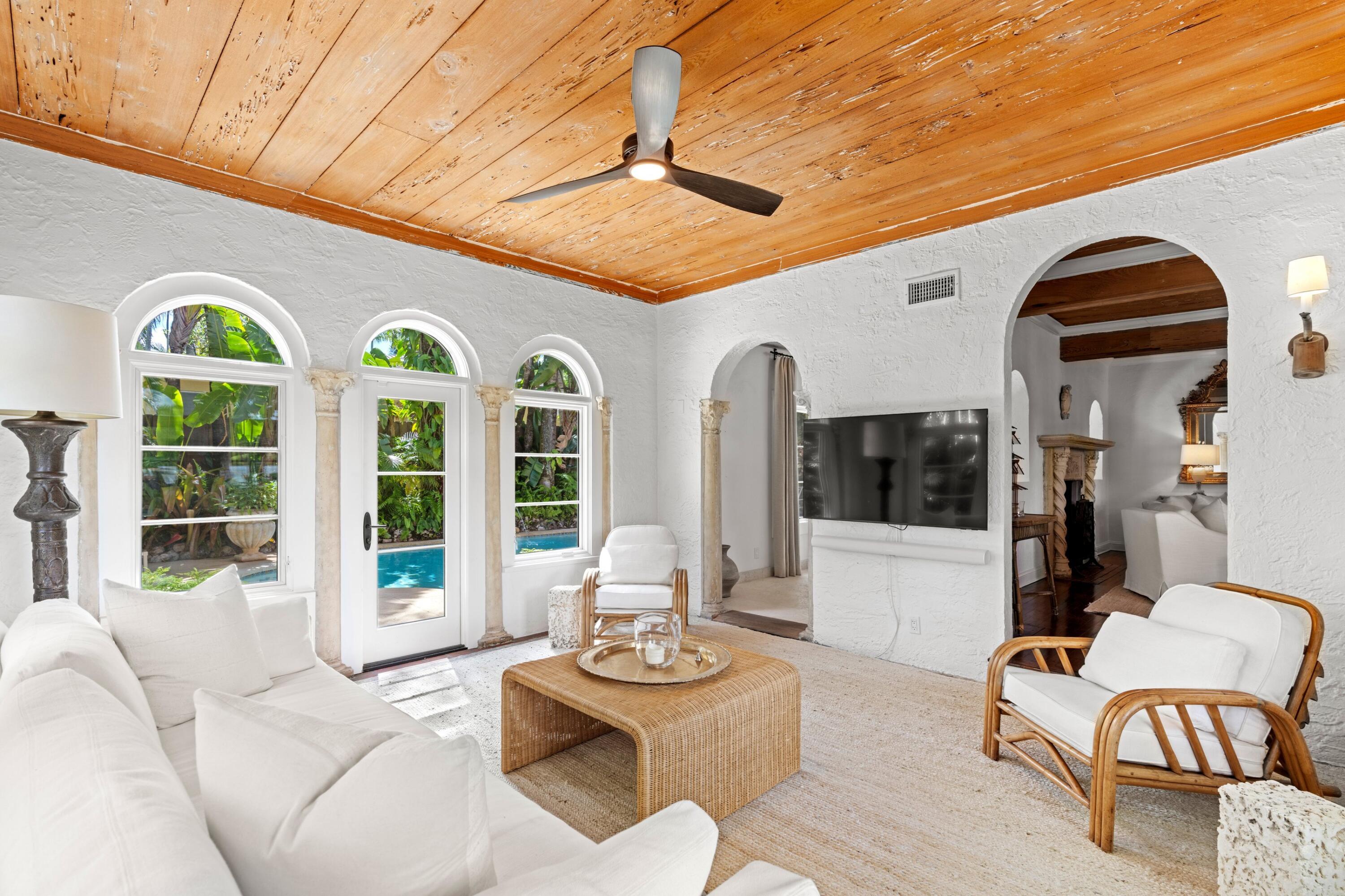 746 Upland Road West Palm Beach, FL 33401 - Photo 5 of 43 DSC02085.jpg-SMALL
