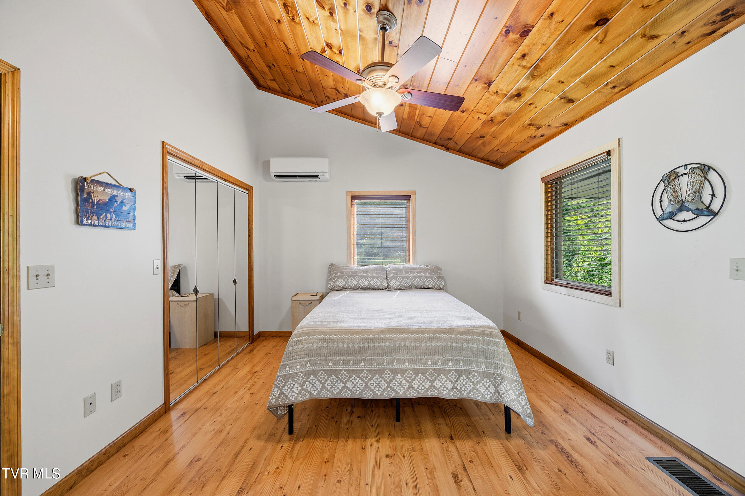 3427 Bill Douglas Road Newport, TN 37821 - Photo 22 of 50 10_bedroom