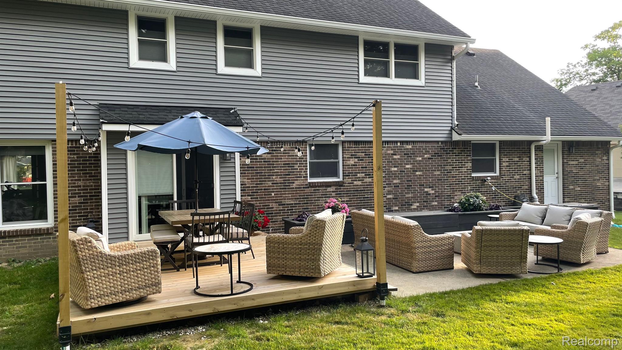 1492 Kings Pointe Road Grand Blanc, MI 48439 - Photo 2 of 16