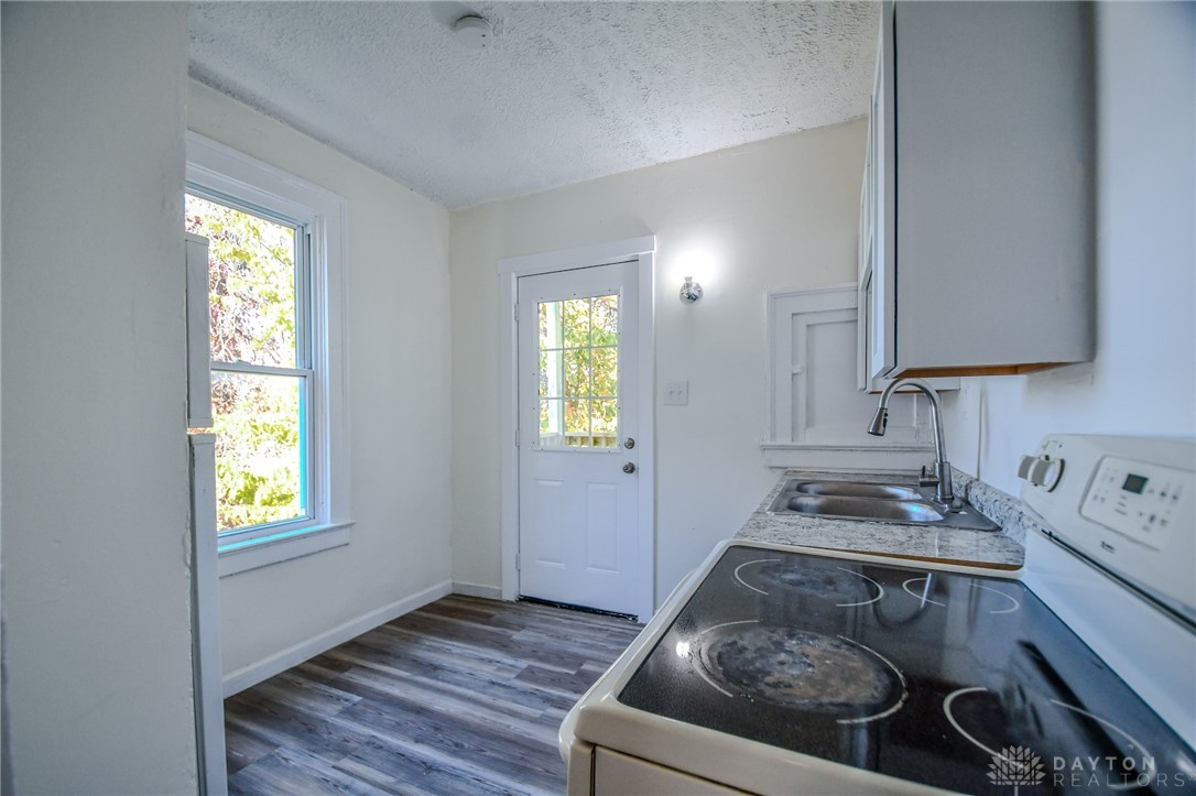828 East Main Street Springfield, OH 45503 - Photo 12 of 46