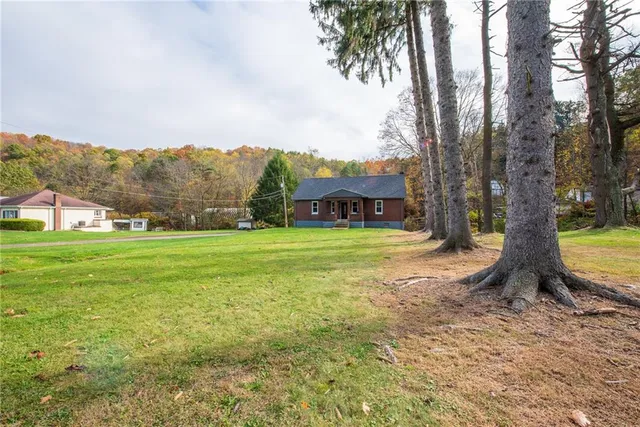 a view of a house with a yard