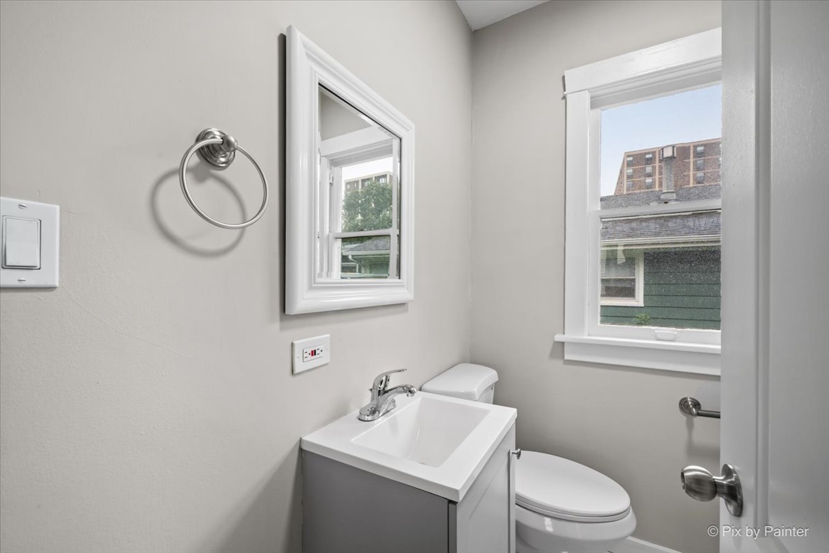311 Locust Street Elgin, IL 60123 - Photo 17 of 32 Gallery Image 17