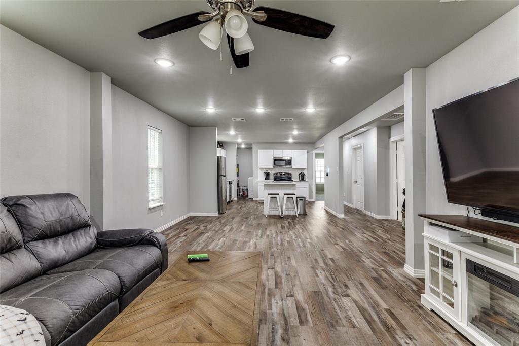2805 Springdale Road Fort Worth, TX 76111 - Photo 4 of 23