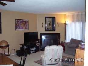 18 Country Place Springfield, IL 62703 - Photo 3 of 12
