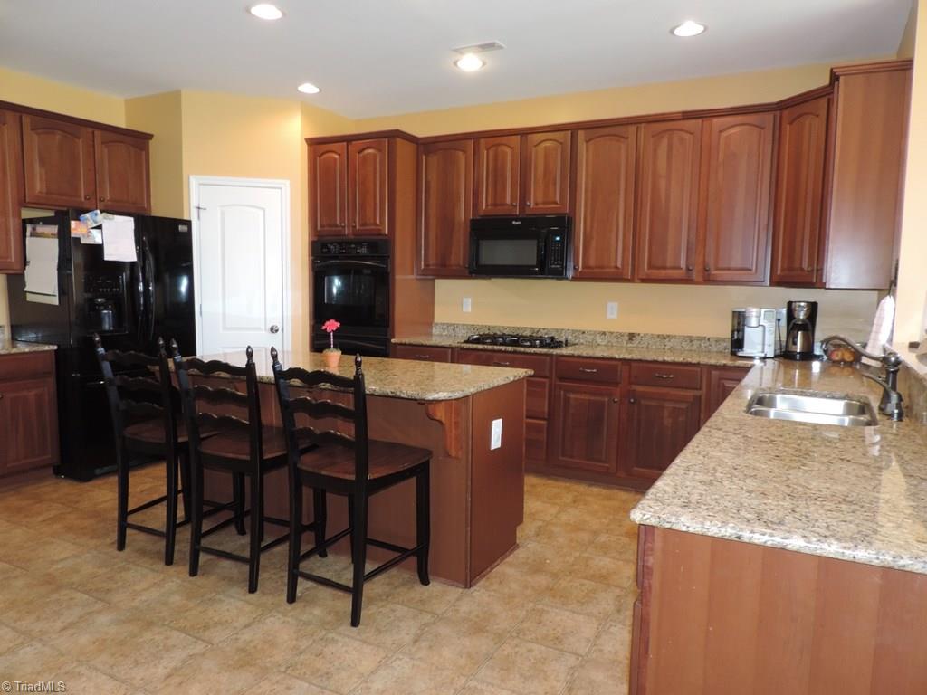 3013 Sycamore Point Trail High Point, NC 27265 - Photo 10 of 26 Gallery Image 10