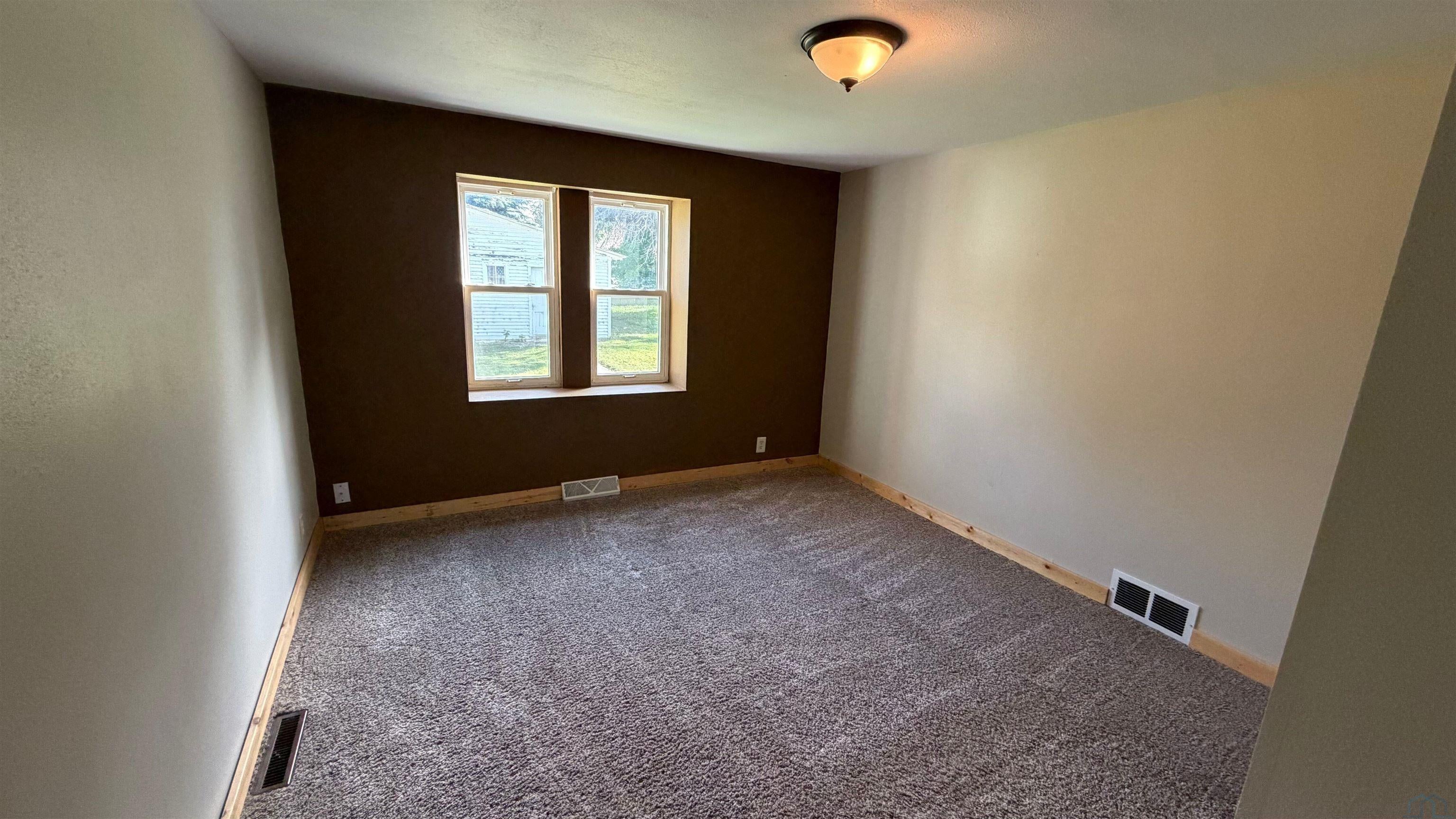 905 5th Street Sheldon, IA 51201 - Photo 14 of 27 Gallery Image 14