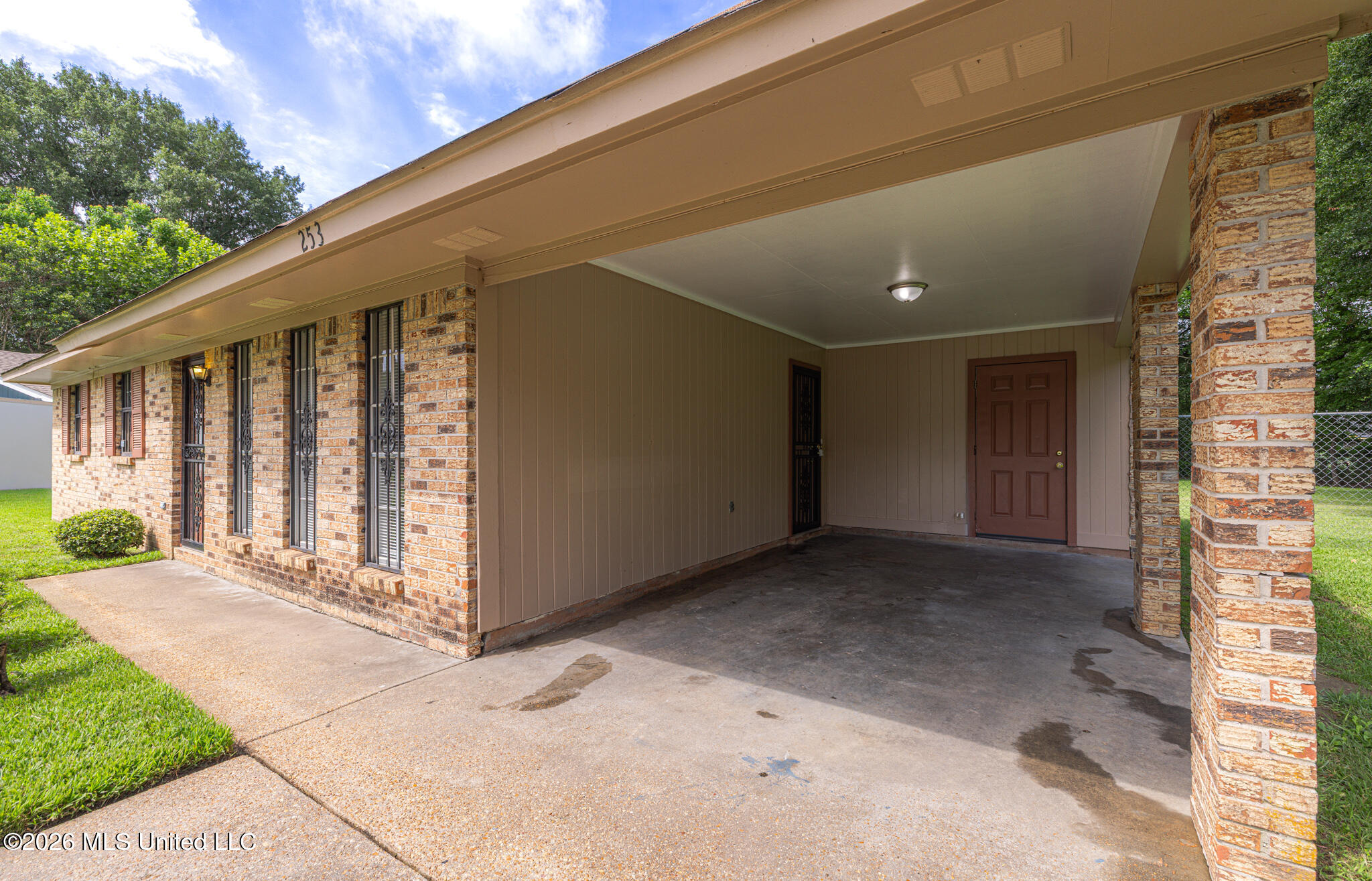 253 Rutherford B Hayes Circle Jackson, MS 39213 - Photo 4 of 25 1R4A7913