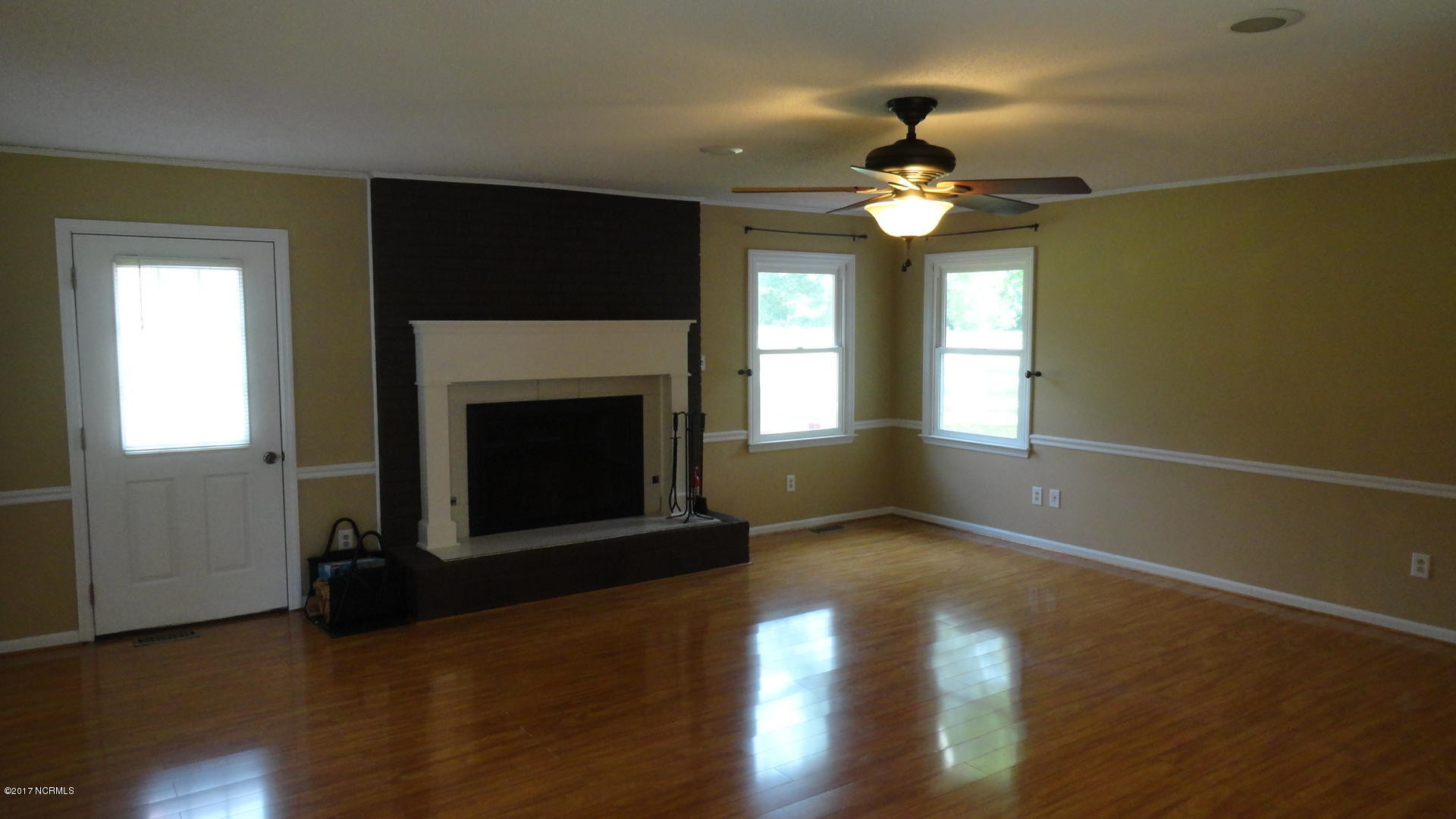 206 Boros Road New Bern, NC 28560 - Photo 3 of 40 Great Room from the Foyer
