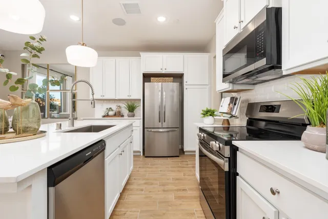 $427,990 | 1497 Foxhill Lane, Clovis, CA 93619