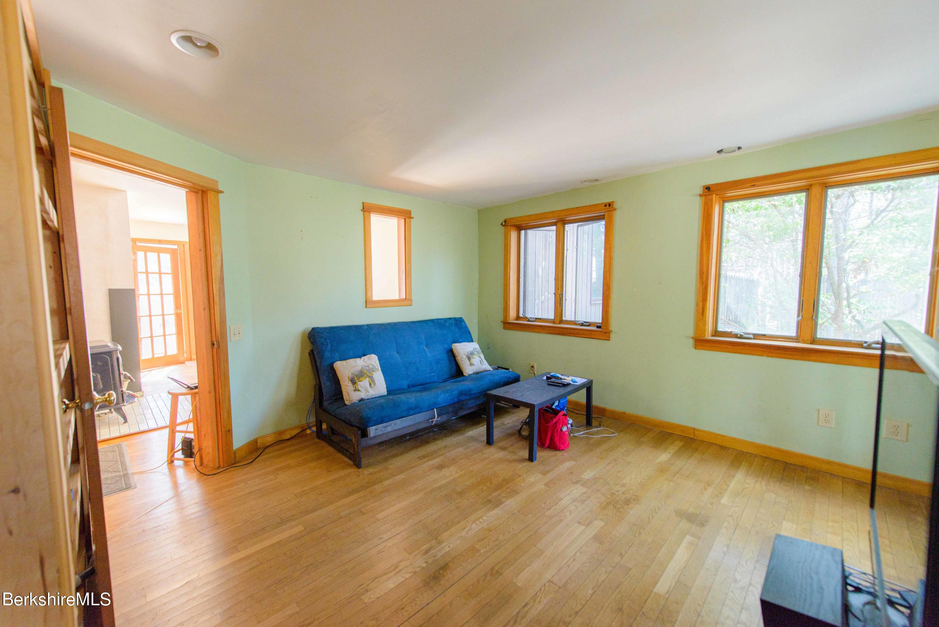 368 Chesterfield Road Leeds, MA 01053 - Photo 11 of 35 Dining_04