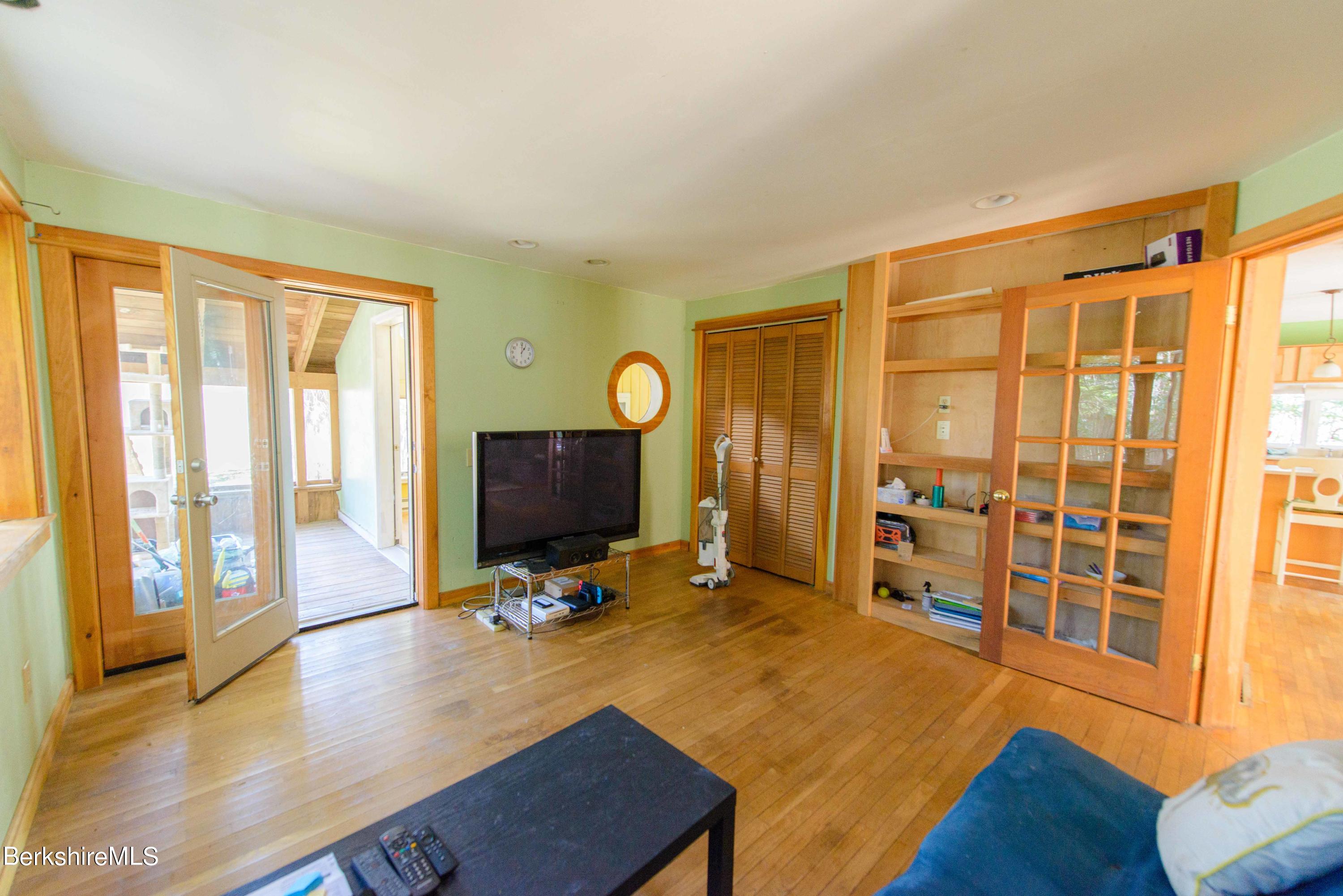 368 Chesterfield Road Leeds, MA 01053 - Photo 13 of 35 Dining_02
