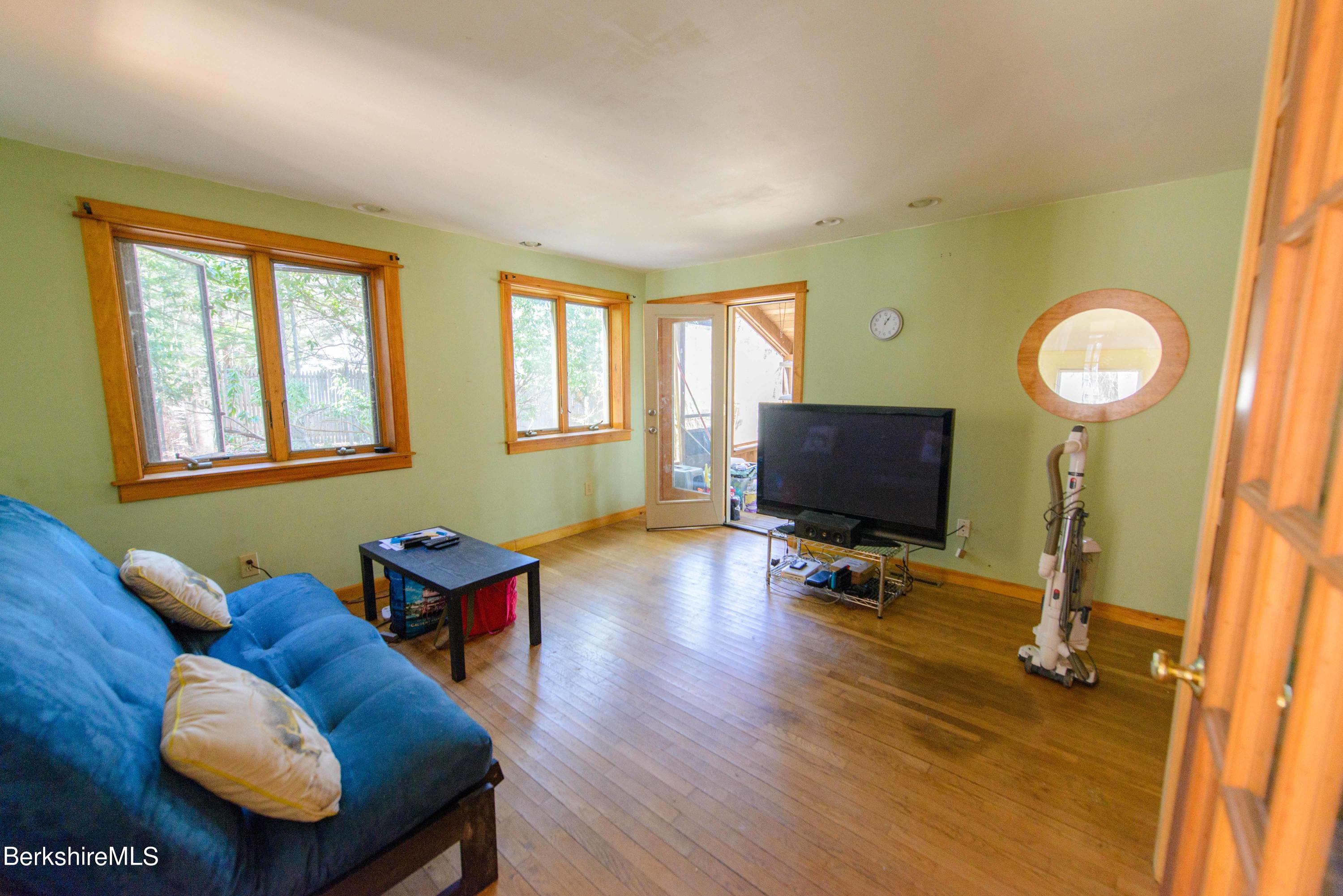 368 Chesterfield Road Leeds, MA 01053 - Photo 9 of 35 Dining_01