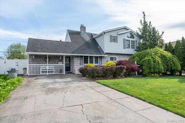 $749,000 | 253 Blacksmith Road South, Levittown, NY 11756