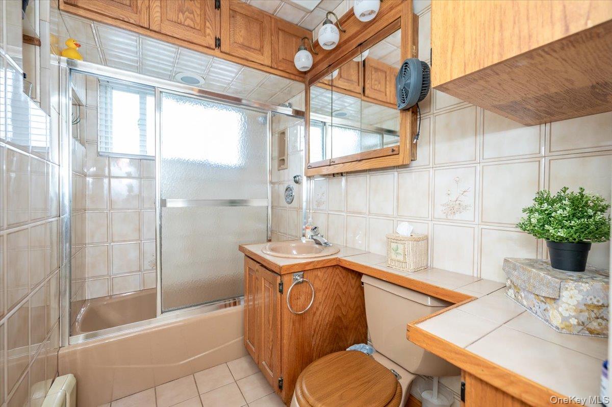 253 Blacksmith Road South Levittown, NY 11756 - Photo 17 of 28
