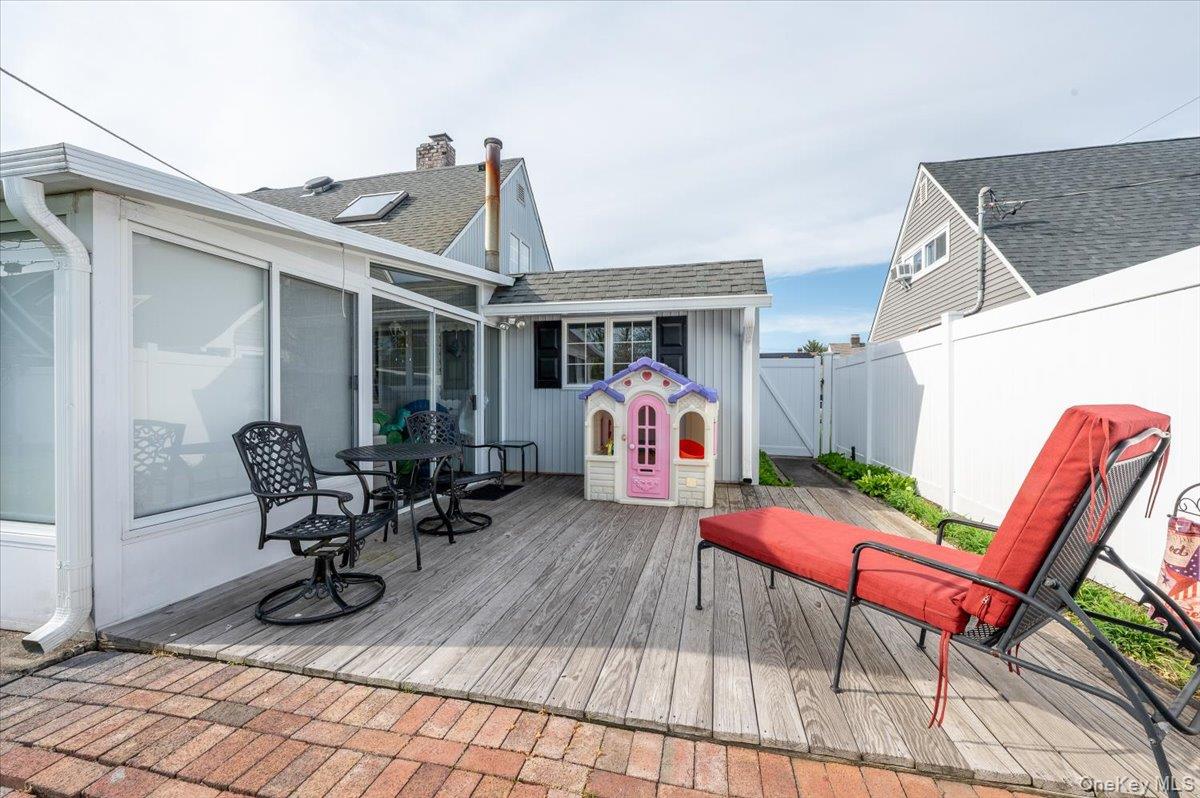 253 Blacksmith Road South Levittown, NY 11756 - Photo 24 of 28