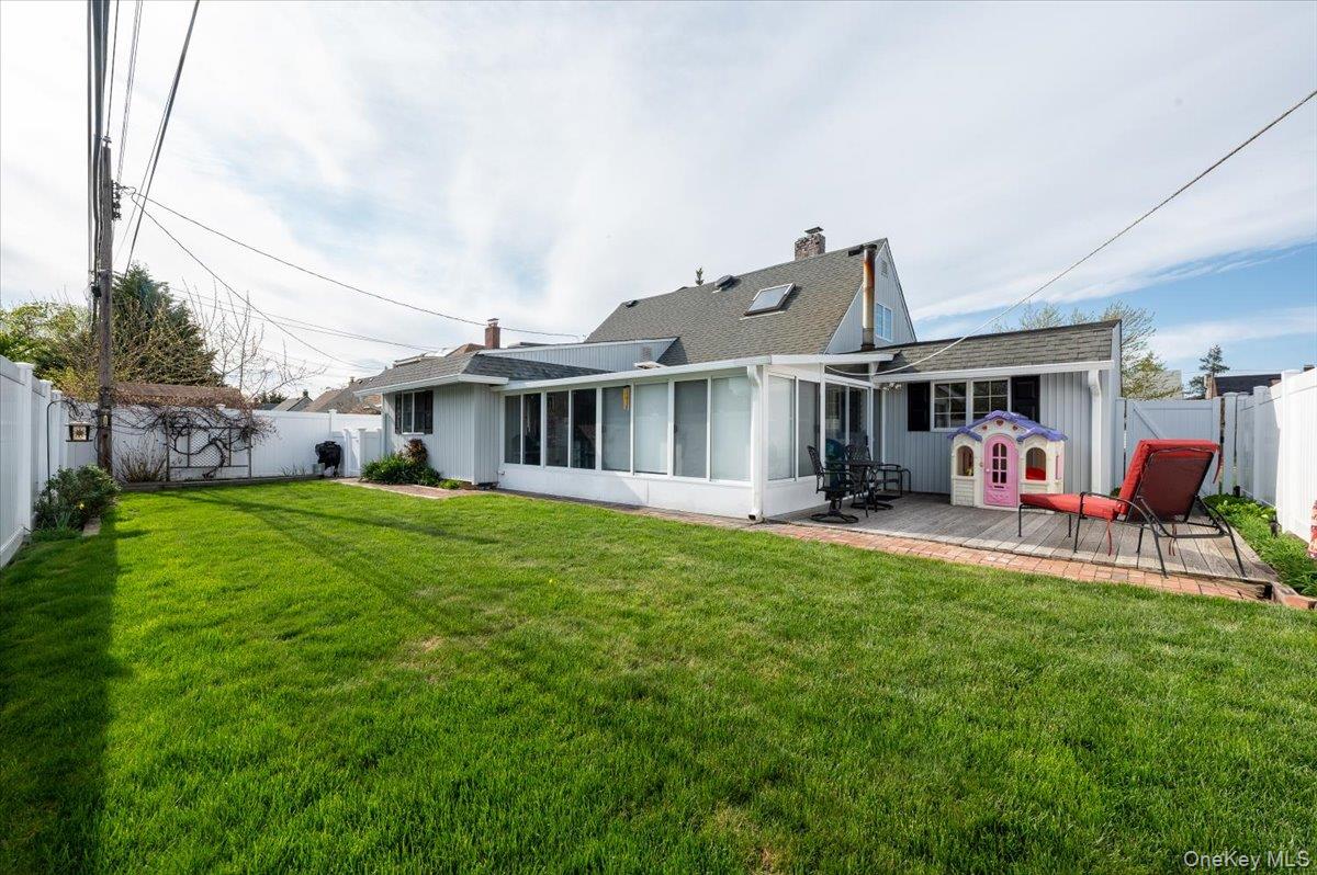 253 Blacksmith Road South Levittown, NY 11756 - Photo 25 of 28