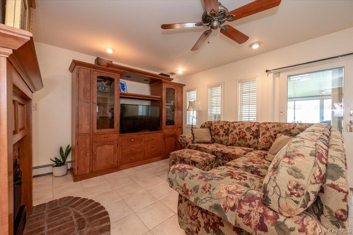 253 Blacksmith Road South Levittown, NY 11756 - Photo 3 of 28