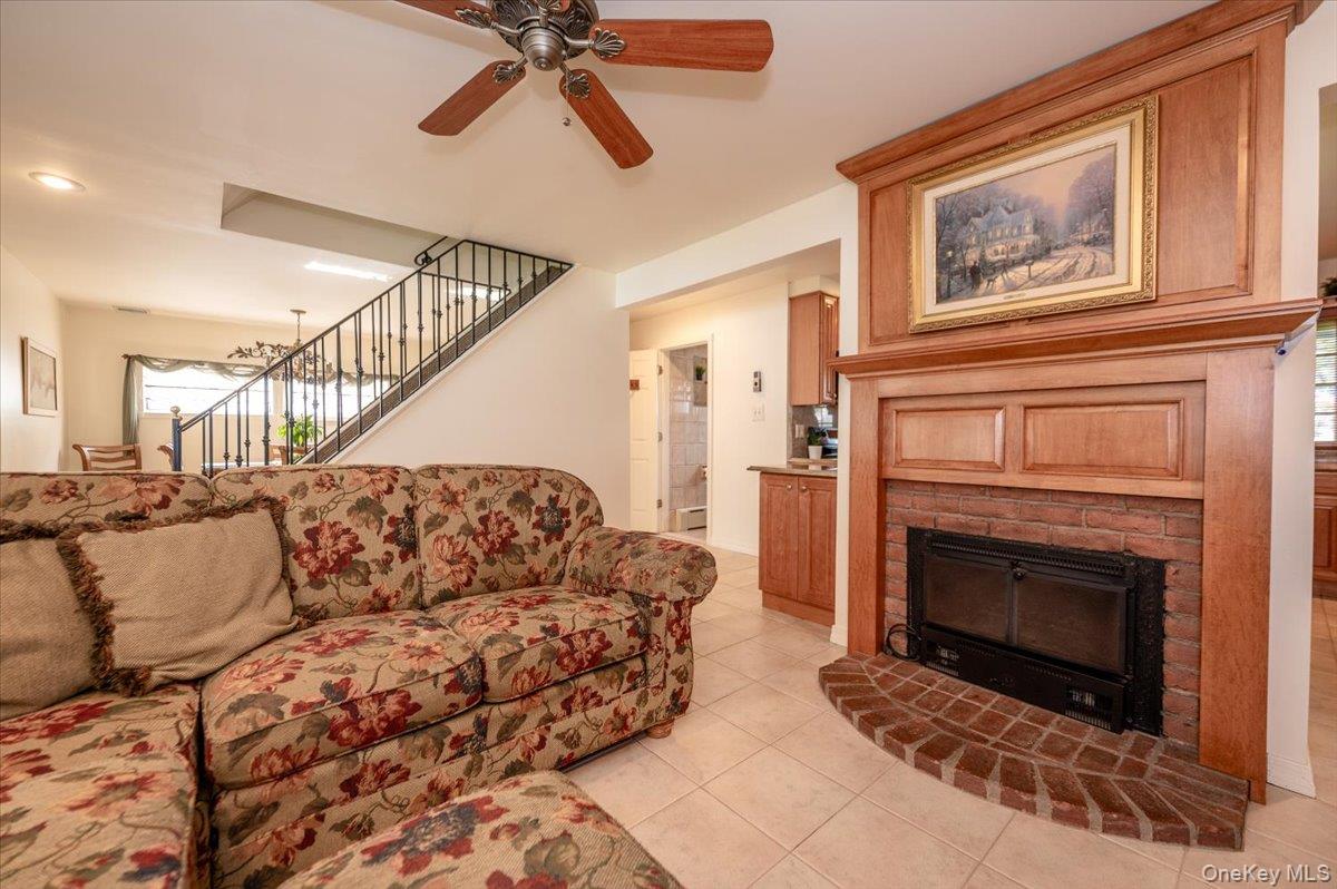 253 Blacksmith Road South Levittown, NY 11756 - Photo 4 of 28