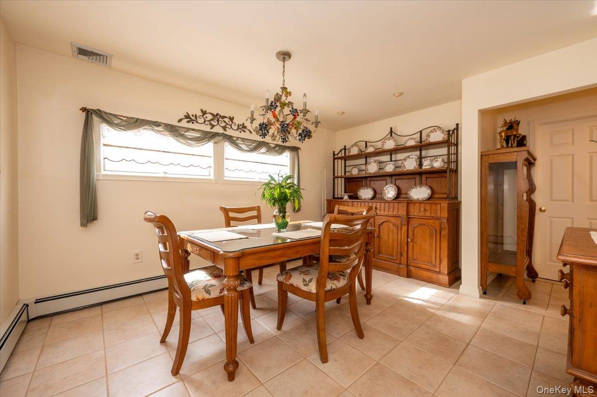 253 Blacksmith Road South Levittown, NY 11756 - Photo 6 of 28