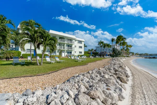 $399,999 | 1101 West Ocean Drive, Unit 24, Key Colony Beach, FL 33051