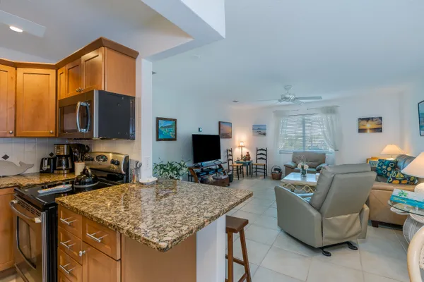 $399,999 | 1101 West Ocean Drive, Unit 24, Key Colony Beach, FL 33051