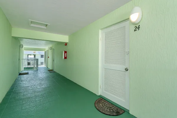$399,999 | 1101 West Ocean Drive, Unit 24, Key Colony Beach, FL 33051