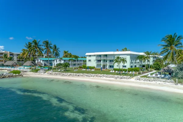 $399,999 | 1101 West Ocean Drive, Unit 24, Key Colony Beach, FL 33051
