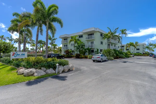 $399,999 | 1101 West Ocean Drive, Unit 24, Key Colony Beach, FL 33051