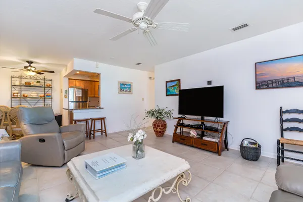 $399,999 | 1101 West Ocean Drive, Unit 24, Key Colony Beach, FL 33051