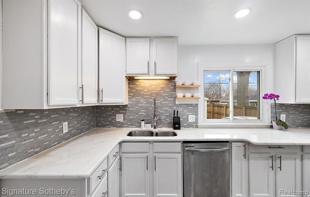 3128 Harvard Road Royal Oak, MI 48073 - Photo 7 of 18 7 kitchen.jpg