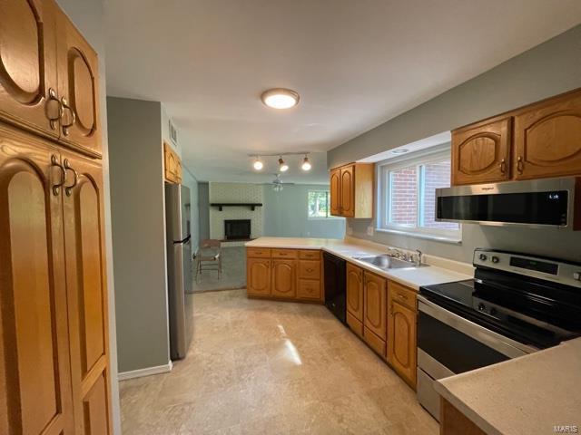 210 Green Acres Road St. Louis, MO 63137 - Photo 8 of 27